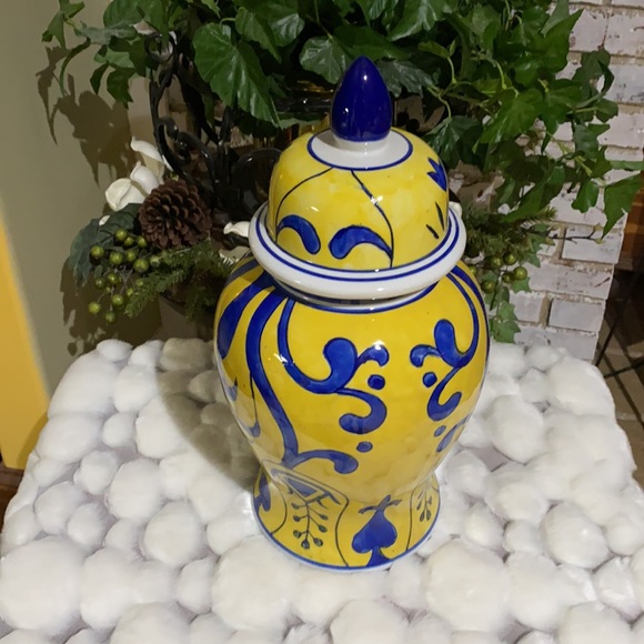 Beautiful Ginger Jar. - Picture 3 of 3